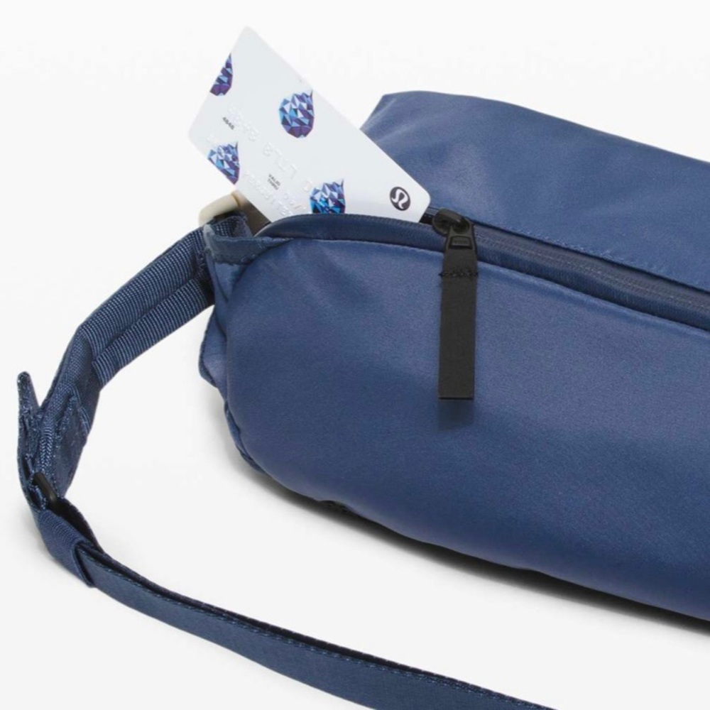 Lululemon All Hours Belt Bag Crossbody Fanny Backpack 4.5L Ink Blue - Picture 4 of 9